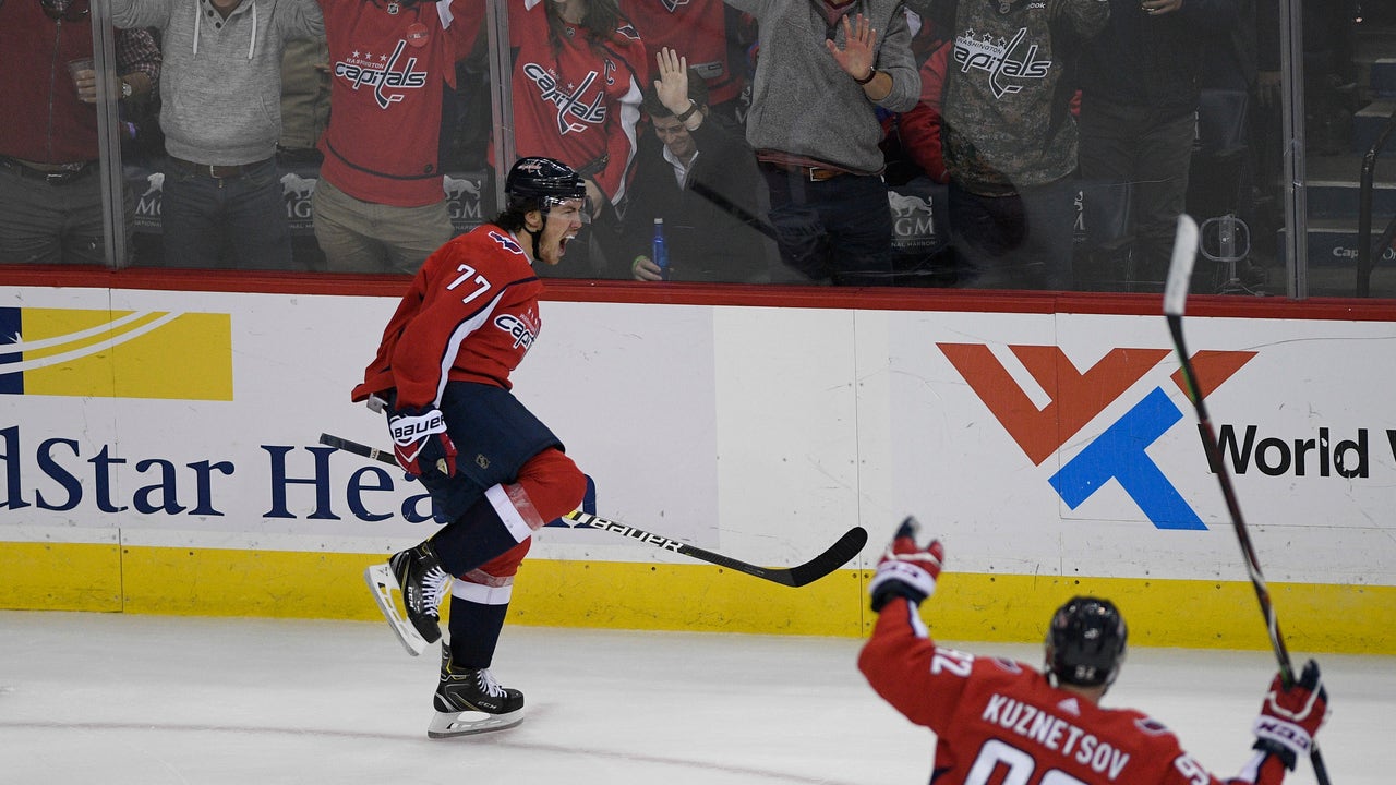 Oshie leaves twice, scores winner to lift Caps over Pens 2-1